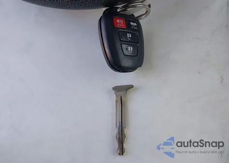 2015 Toyota Corolla Le z USA, uszkodzony, nr VIN 5YFBURHE7FP352153